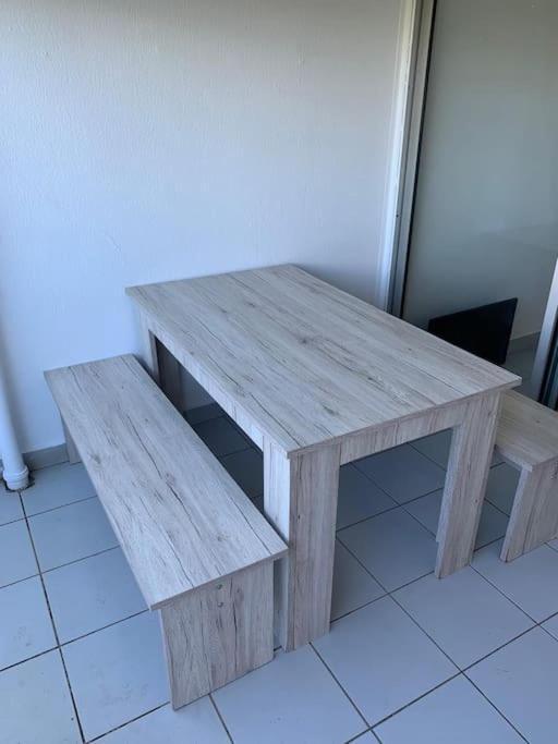 Petit prix et grand confort à Saint Gilles les Bains Extérieur photo