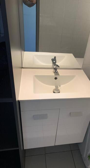 Petit prix et grand confort à Saint Gilles les Bains Extérieur photo